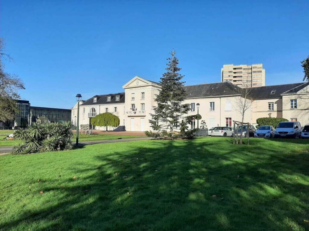 , Chelles; A Chelles, les candidats aux municipales de 2026 pr&eacute;sentent leurs mesures sur l&rsquo;environnement et l&rsquo;urbanisme